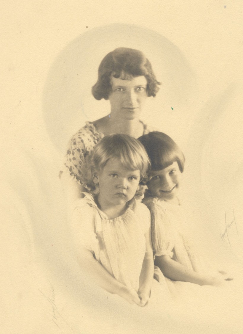 Muttie with Mom & Aunt Peg (ca. 1926)